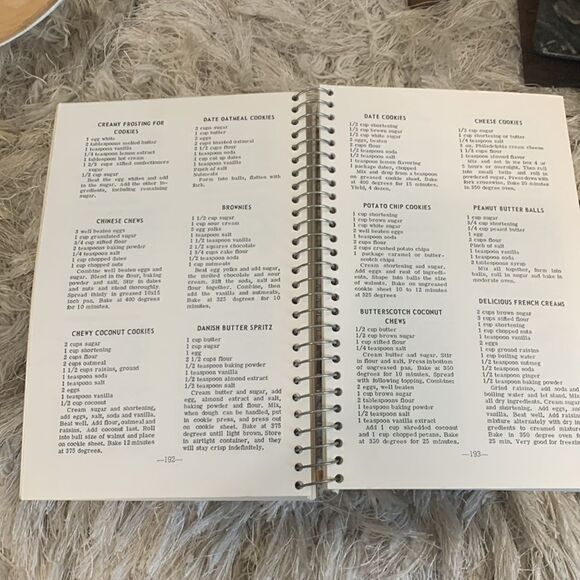 Vtg Worldwide Delicacies Cookbook
Professionally Compiled for
Economical Living - Picture 10 of 16